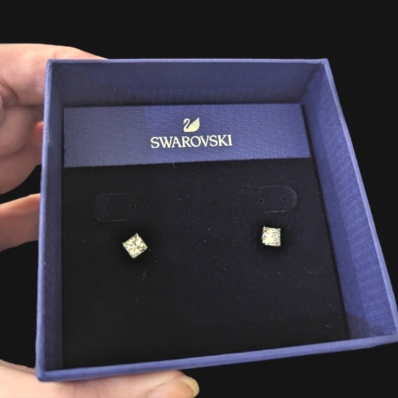 New Swarovski Stilla Attract Square Stud Earrings Princess Cut Crystal Studs - Picture 3 of 14